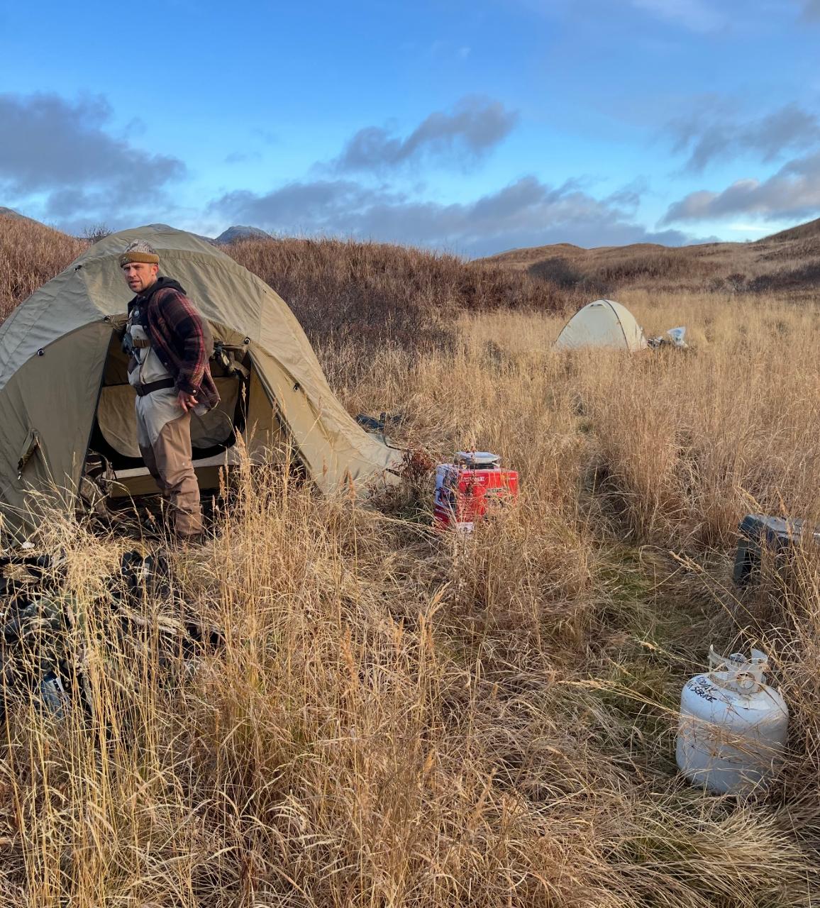 Tent - Arctic Oven Igloo 79 Sq Ft, Tent/Ground Cover/Floor saver/poles/stakes is 50 lbs Comes with heater - (Wood burning or Propane Heater)