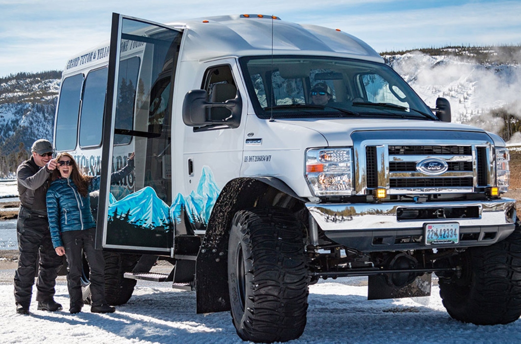 snowcoach tour old faithful