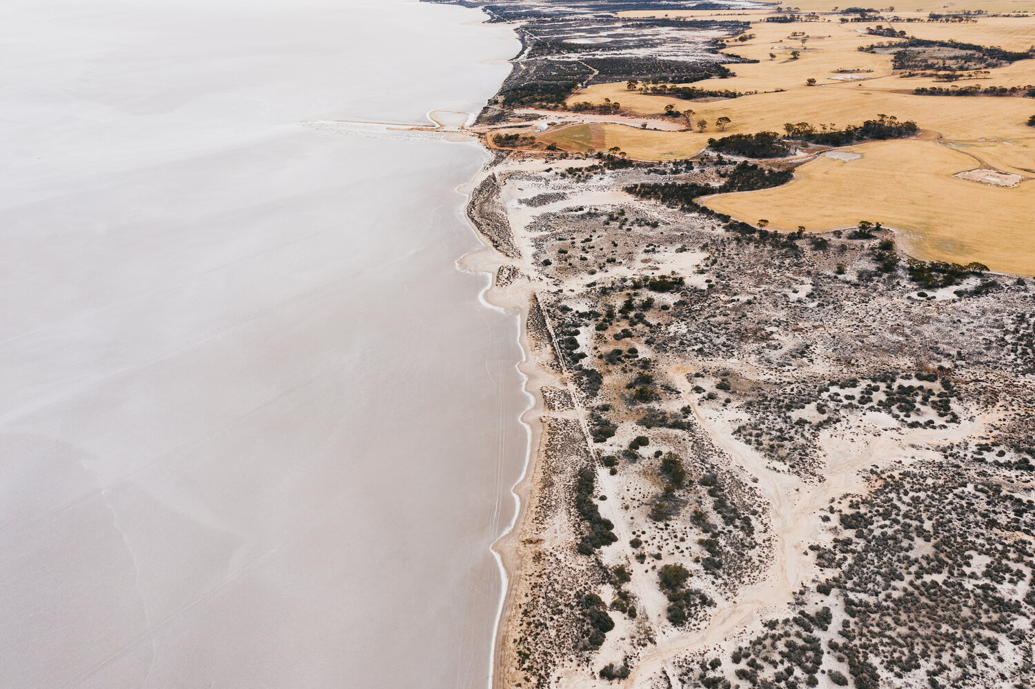 HOLLAND TRACK - WOODLANDS, ROCKS & TRAILS OUTBACK WILDERNESS TOUR