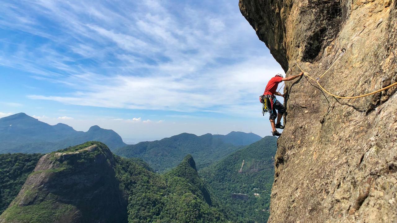 Rock climbing on Pedra da Gavea: Via Passagem dos Olhos