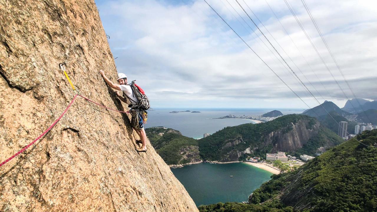 Rock climbing on Sugarloaf: Via dos Italianos com Secundo