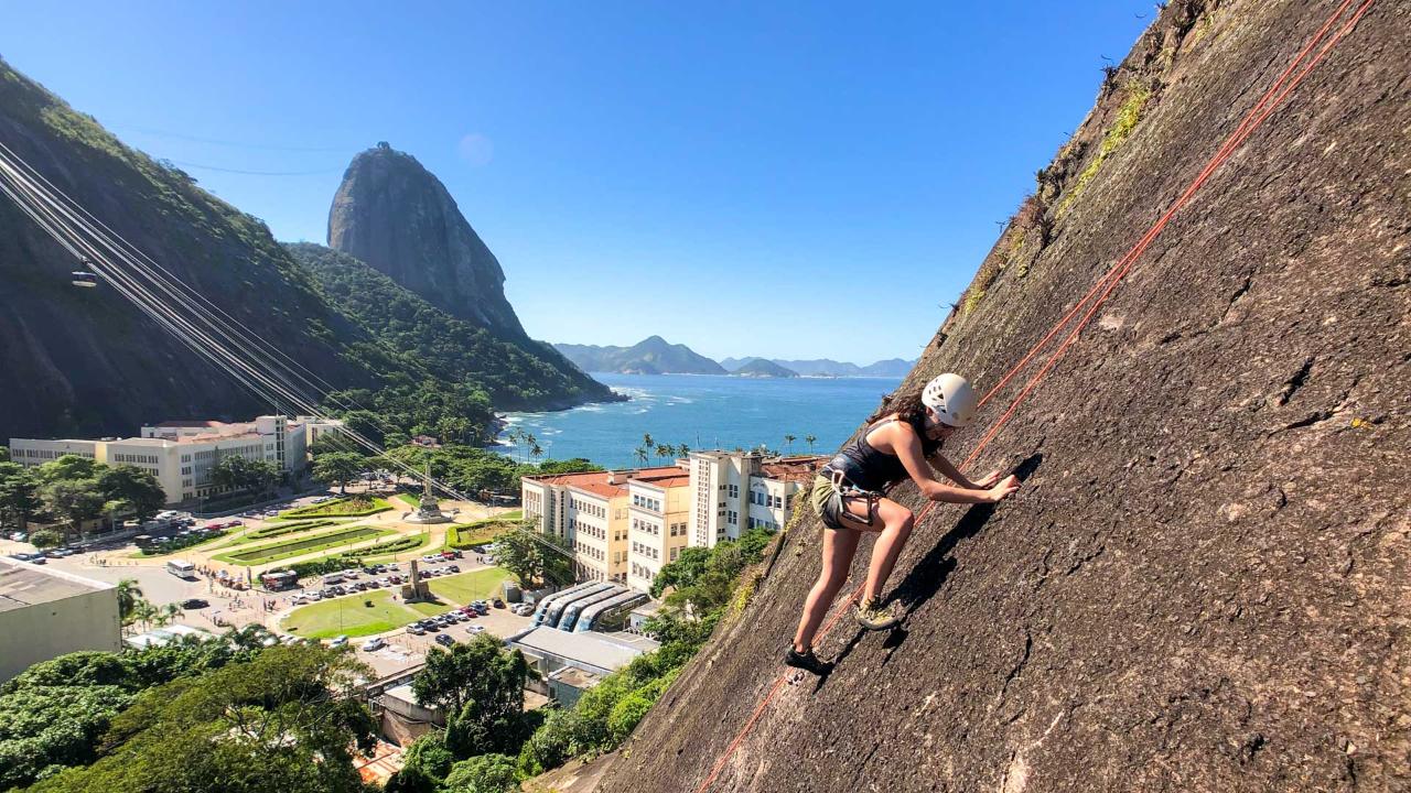 Rock climbing on Morro da Babilonia