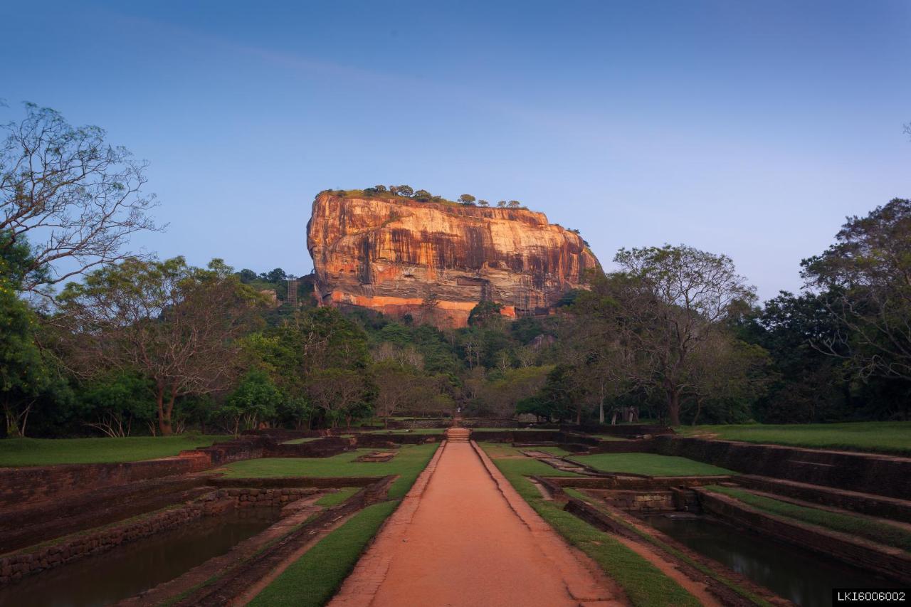 Sigiriya Lion Rock and Village Tour from Colombo