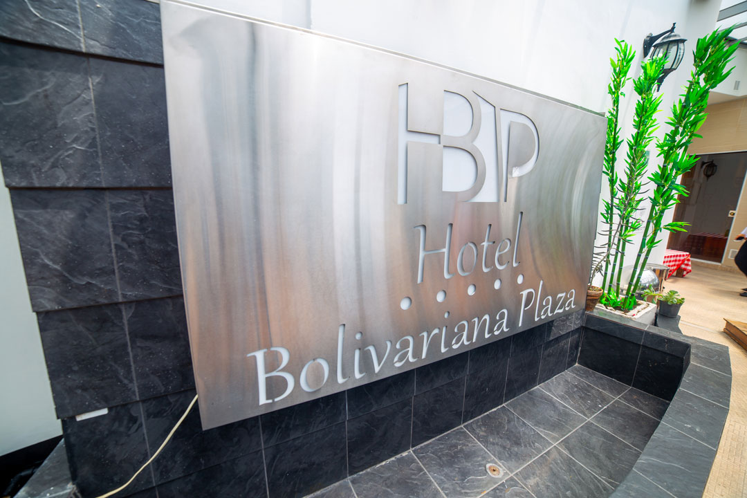 4 días & 3 noches en Hotel Bolivariana Plaza - Tour Guatapé, recorrido de luces y Citytour
