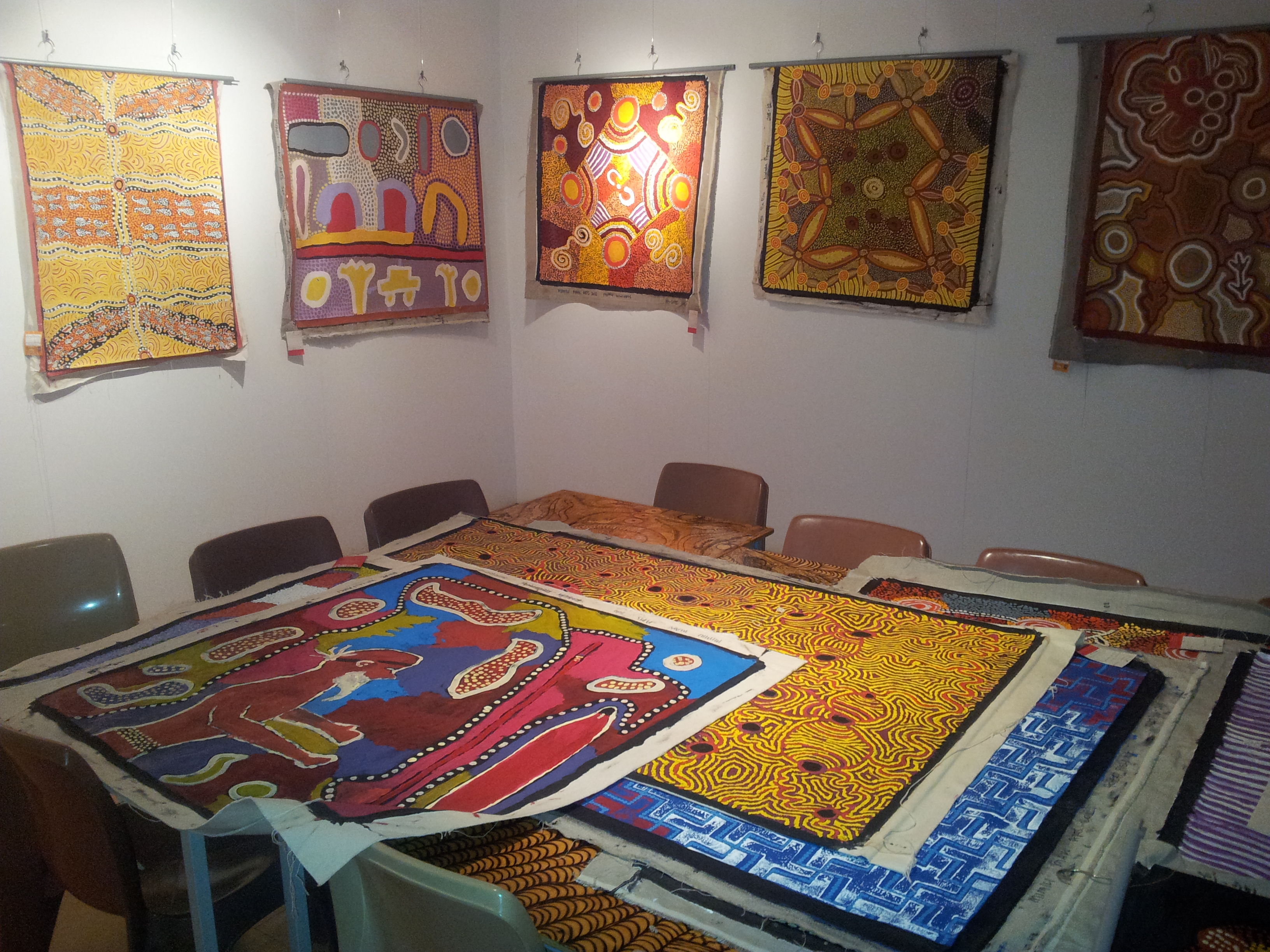 Alice Springs to Darwin via Utopia, Devils Marbles Mataranka, Daly Waters Katherine Gorge Tour 5 days