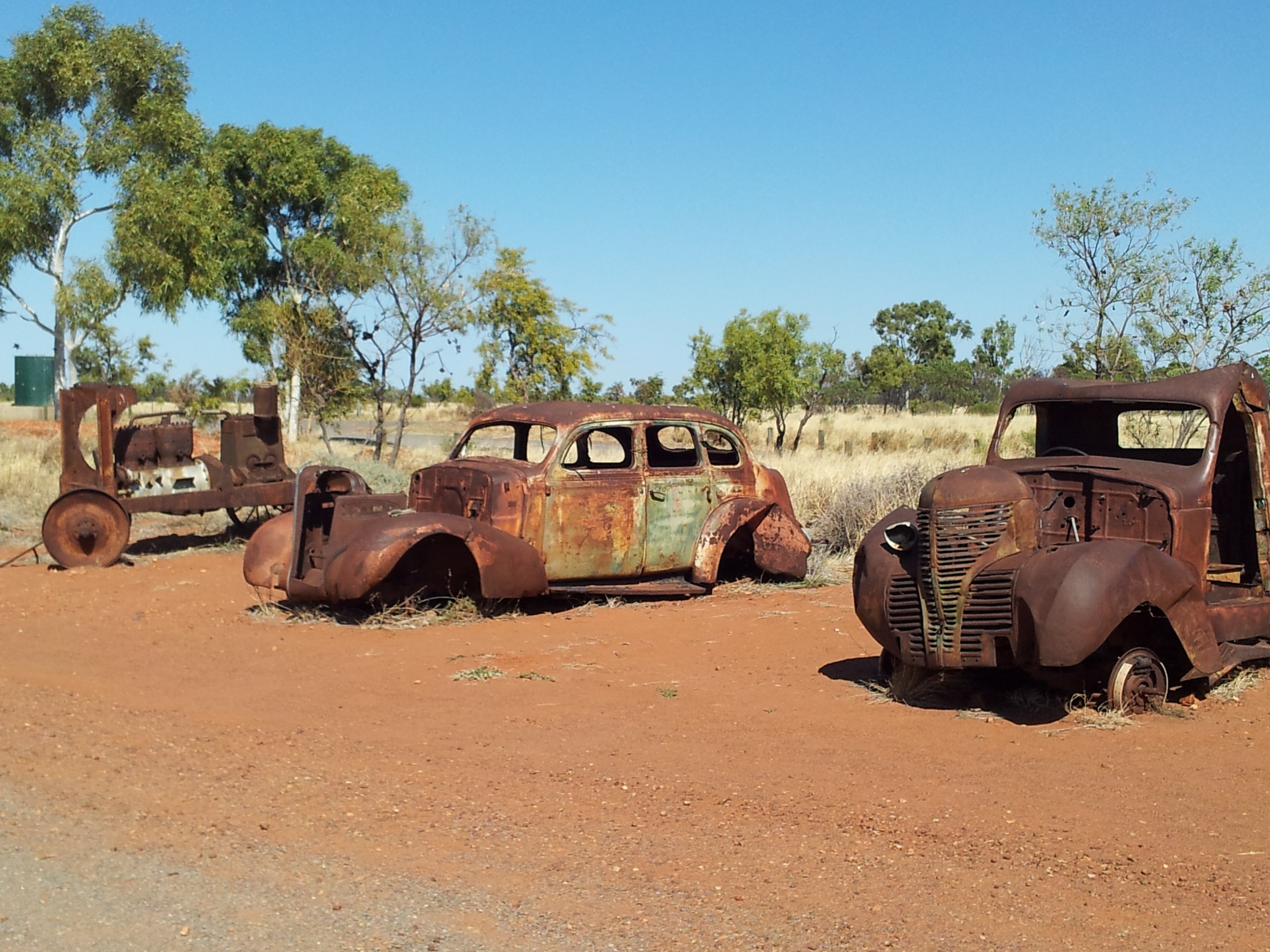Alice Springs to Darwin via Utopia, Devils Marbles Mataranka, Daly Waters Katherine Gorge Tour 5 days
