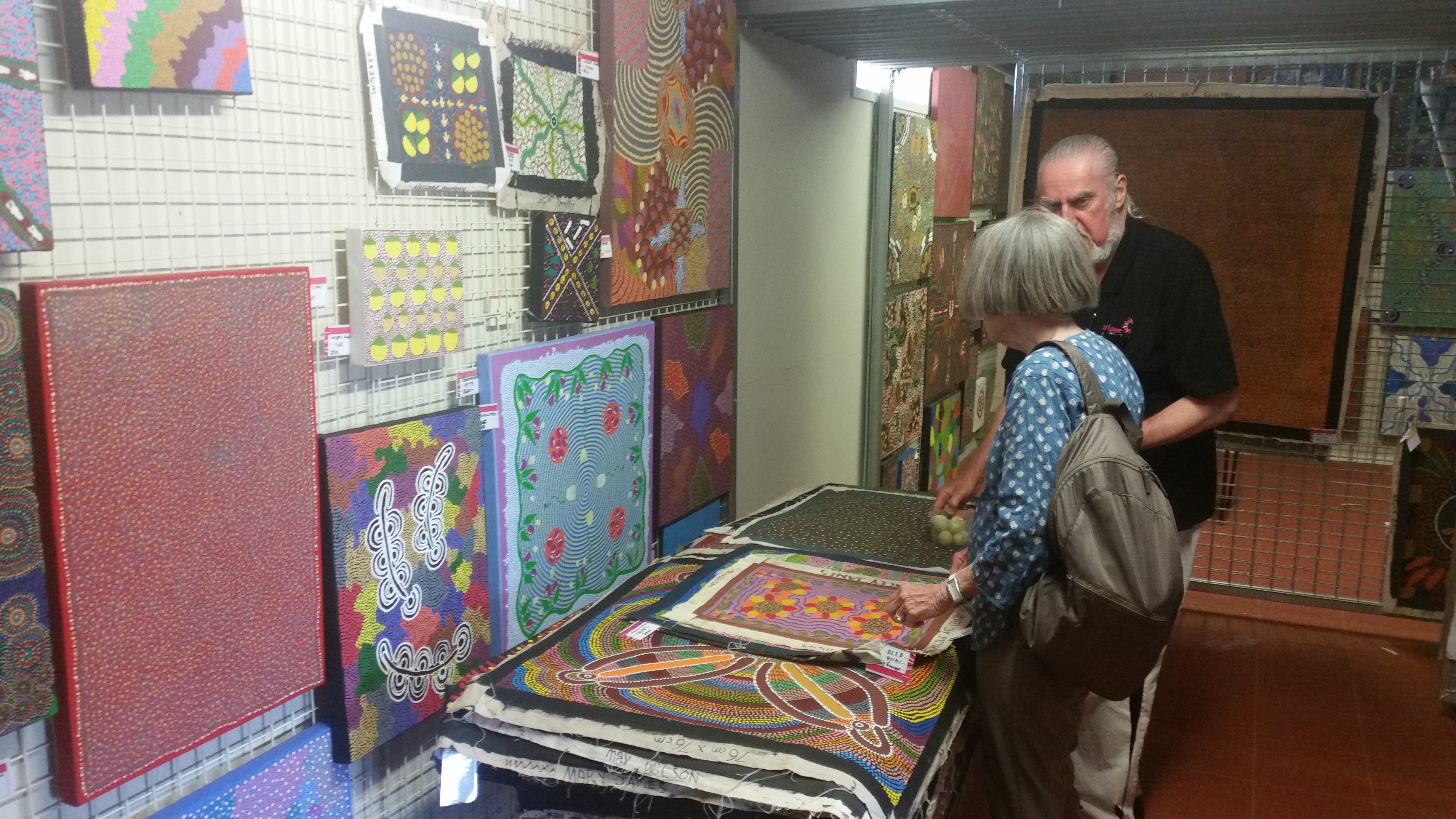 Alice Springs to Darwin via Utopia, Devils Marbles Mataranka, Daly Waters Katherine Gorge Tour 5 days