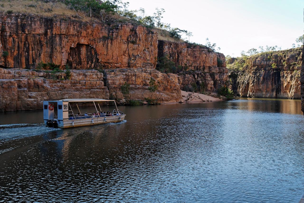 Alice Springs to Darwin via Utopia, Devils Marbles Mataranka, Daly Waters Katherine Gorge Tour 5 days 