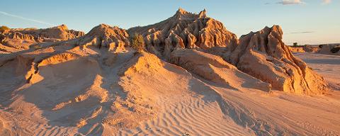 Mungo National Park & Silo Art Tour Sydney to Adelaide 5 days 