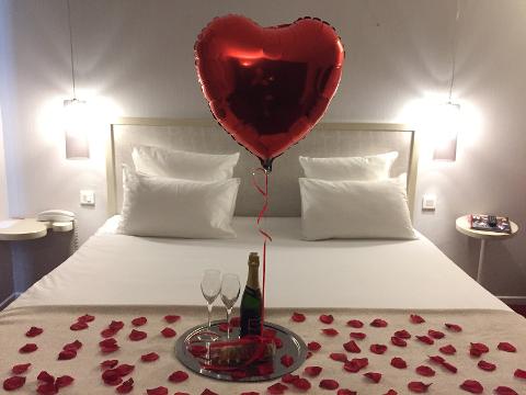Paris macarons and champagne hotel delivery