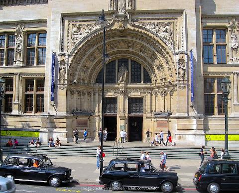 The Victoria & Albert Museum and Kensington: Private Half-Day Tour