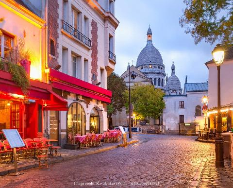 Private Montmartre Walking Tour at Night with Wine at a Local Bistro
