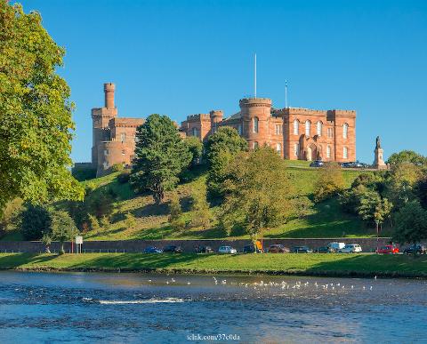 Welcome to Inverness: Private 2-hour Highlights Walking Tour
