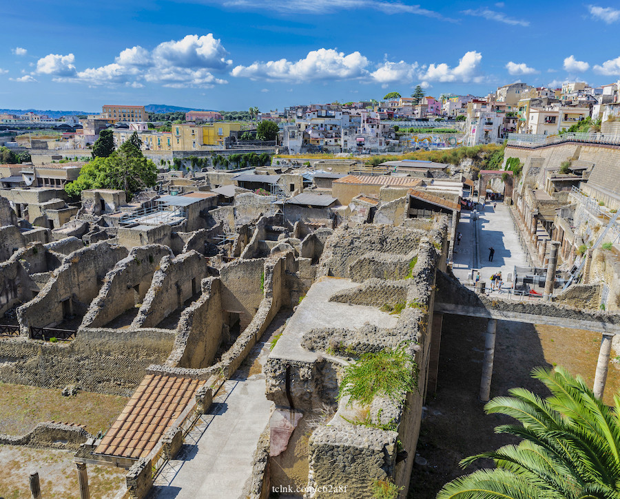 Explore Pompeii & Herculaneum Sites: Private Day Trip from Naples