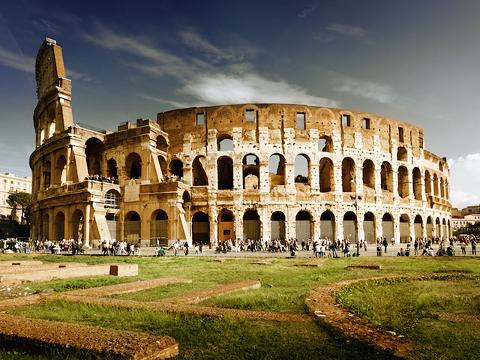 Empire and Power Private Walking Tour inc Tickets: The Colosseum & Roman Forum