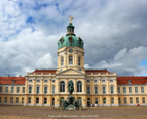 Berlin's Schloss Charlottenburg: Private Tour of Palace and Gardens