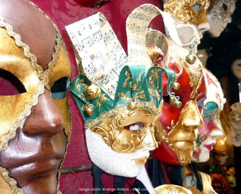 Carnival Masks & Gondola's Workshops: Private Tour in Venice