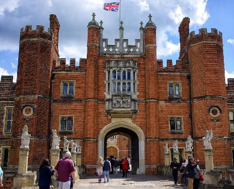 Private Trip from London: Hampton Court & Windsor Castle