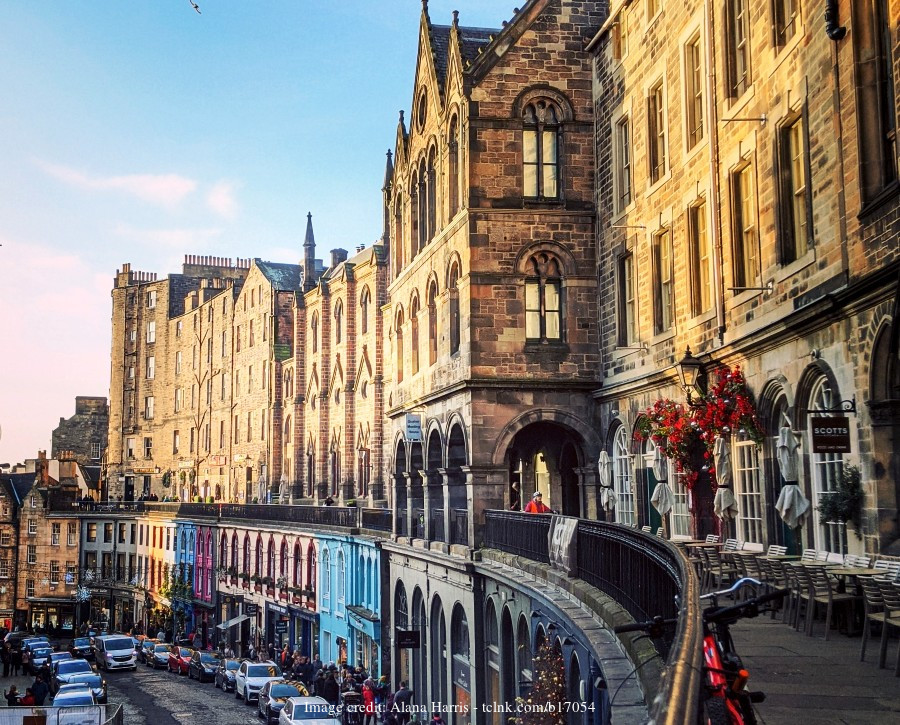 The Best of Edinburgh: Private Walking Tour with Edinburgh Castle