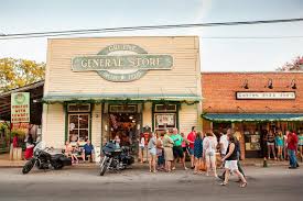 Gruene_Shopping_Sidewalk