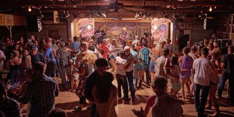 gruene_hall_dancing_floor