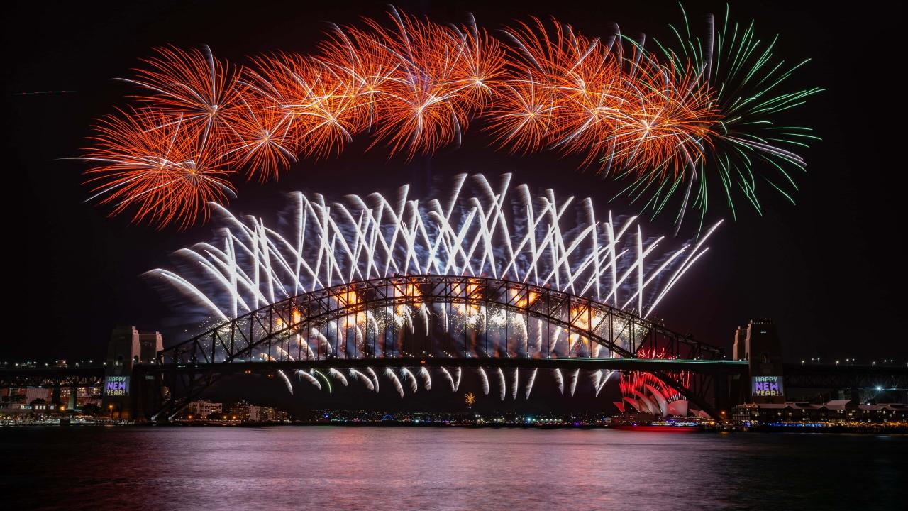 Midnight Fireworks - JET BOATS-Departs Woolloomooloo 