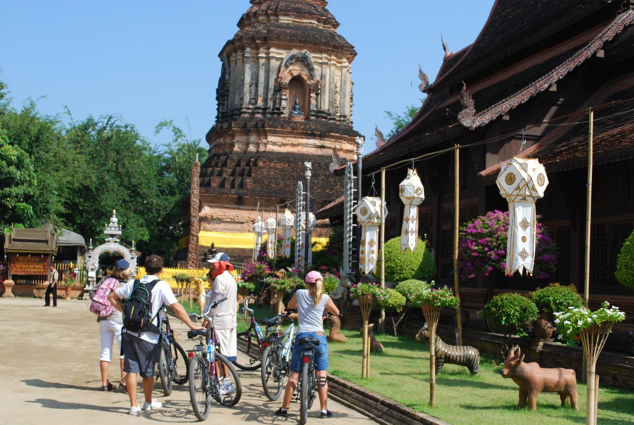 Chiang Mai City Culture - a bicycle ride through the old cultural city centre of Chiang Mai