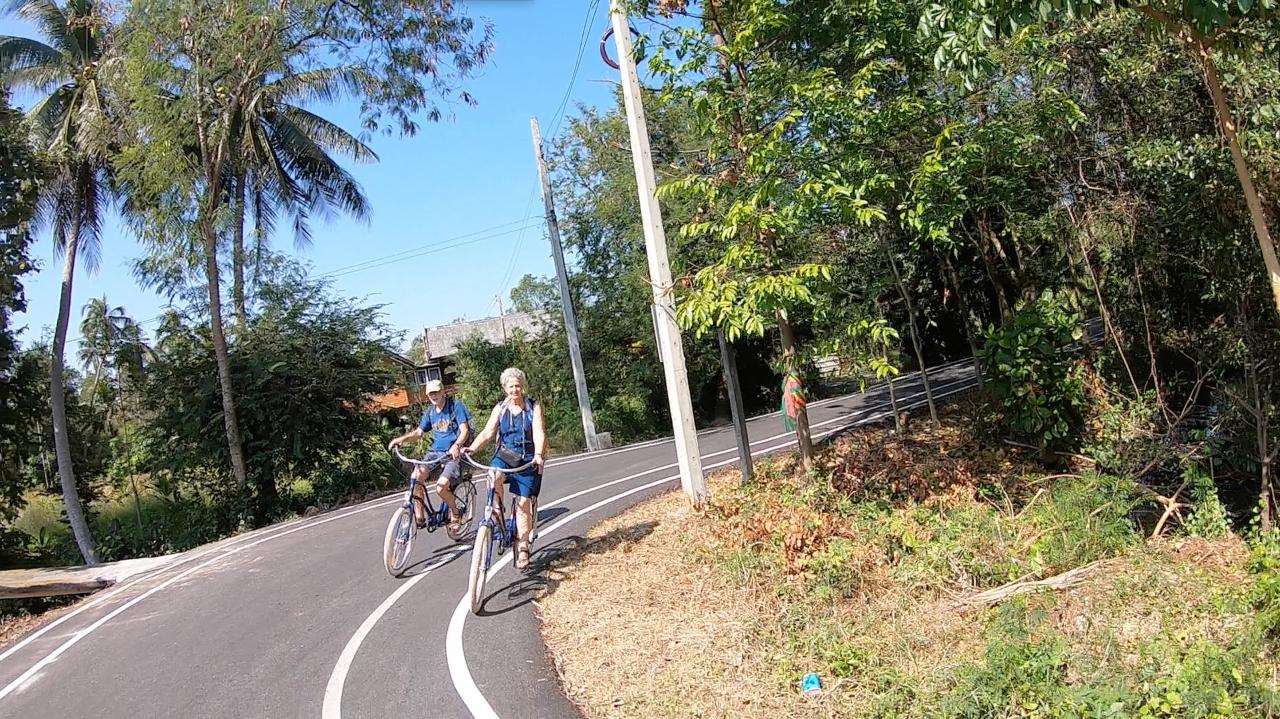 Colors of Bangkok DeLuxe  -  indulge yourself with the ultimate Bangkok cycling experience