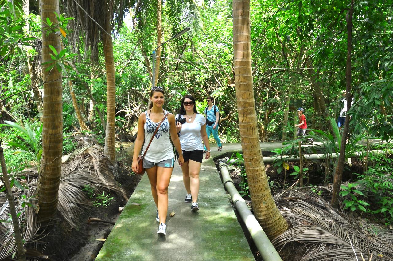 Rickshaw & Walk the Colors of Bangkok - The ultimate Bangkok jungle experience