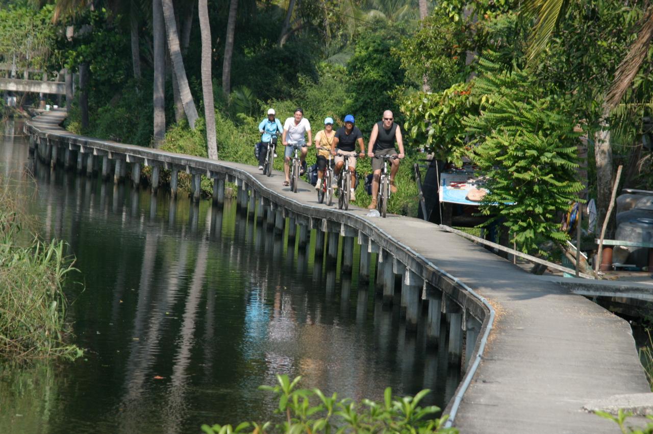 Bangkok Paradise tour - a PRIVATE full-day boats, bikes and unseen Bangkok