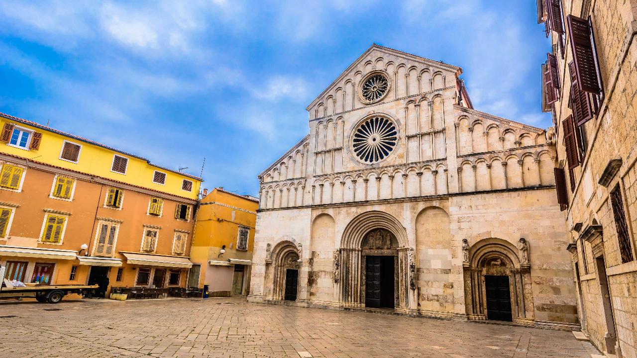 Zadar Walking Tour: From Roman Times till Now