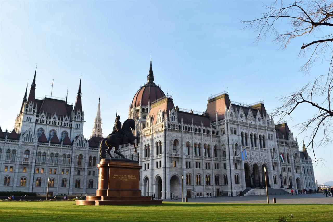 Discovery Walk in Budapest’s District V: A sculptural journey through the heart of the city