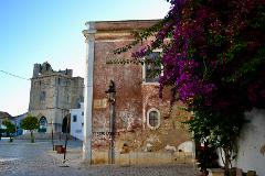 Discovery Walk in Faro: statues, ships and sanctuaries