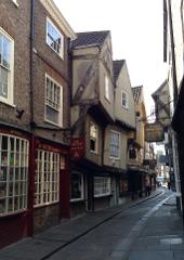 Self-guided discovery walk York: Snickets and Stories