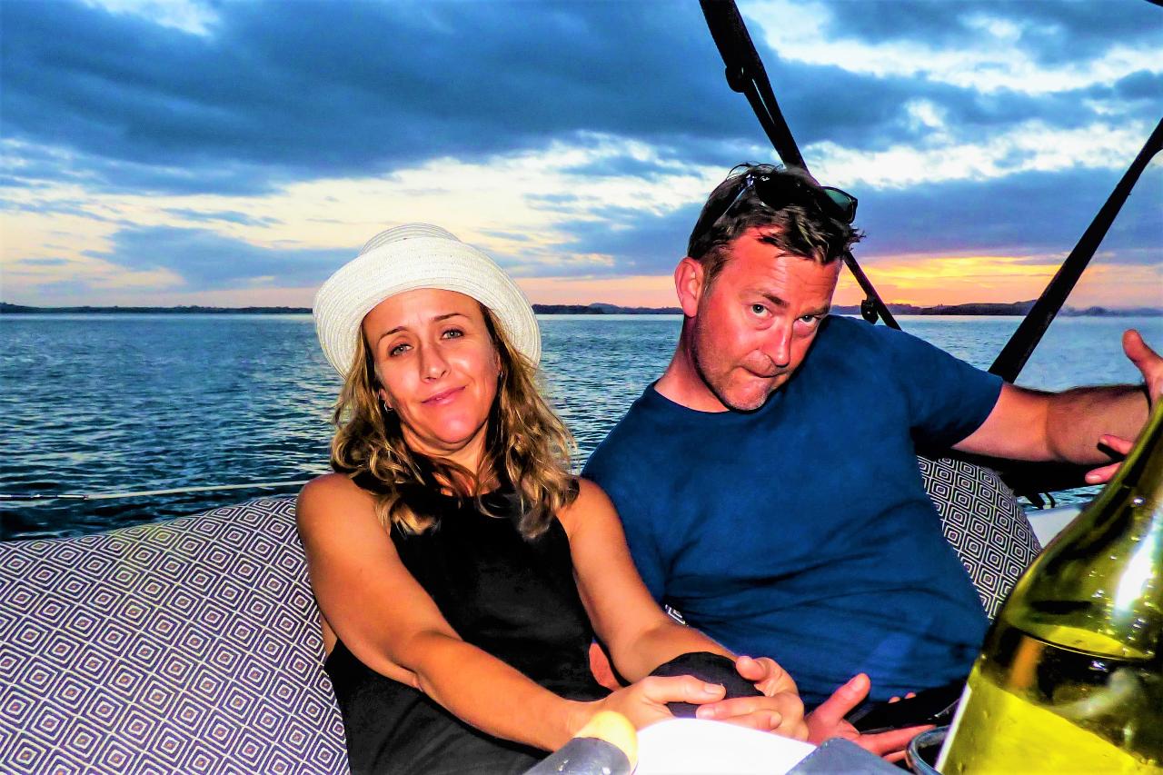 BAY OF ISLANDS - DONT LET THE SUN GO DOWN ON ME - Dinner Cruise Gourmet Burger Buffet