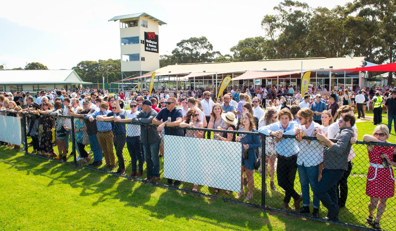 2020 Boxing Day Races ~ Albany Shuttle