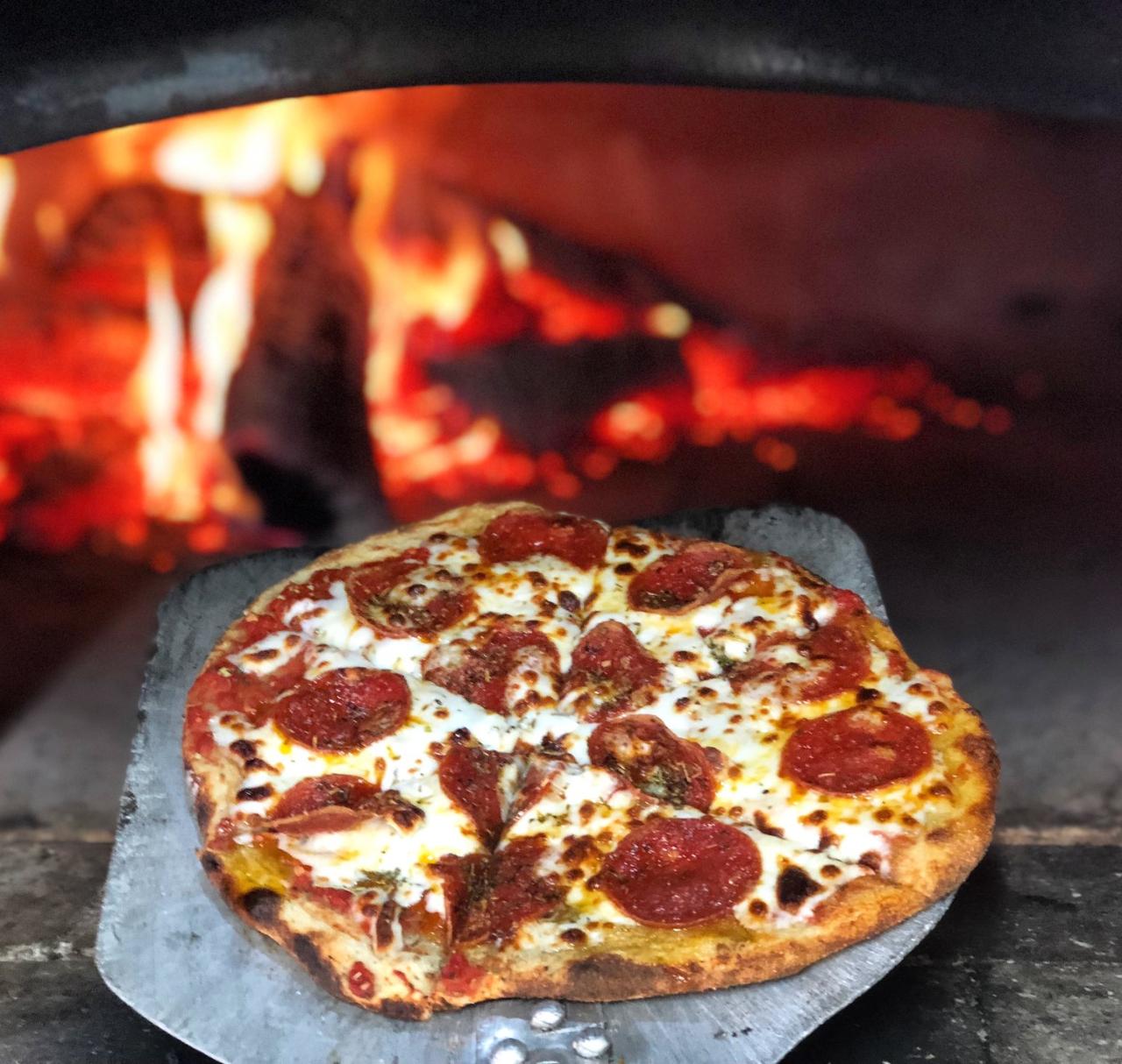 WOOD FIRED PIZZA & TUNES AT THE CELLAR DOOR  -  Long Weekend Saturday 1st October