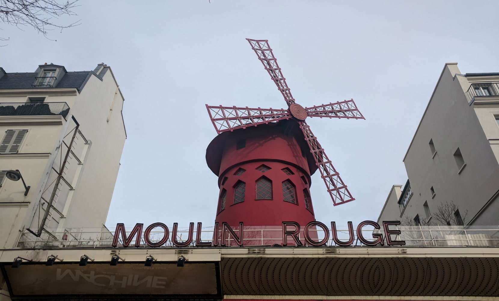 Paris: Romantic Montmartre Exploration Game