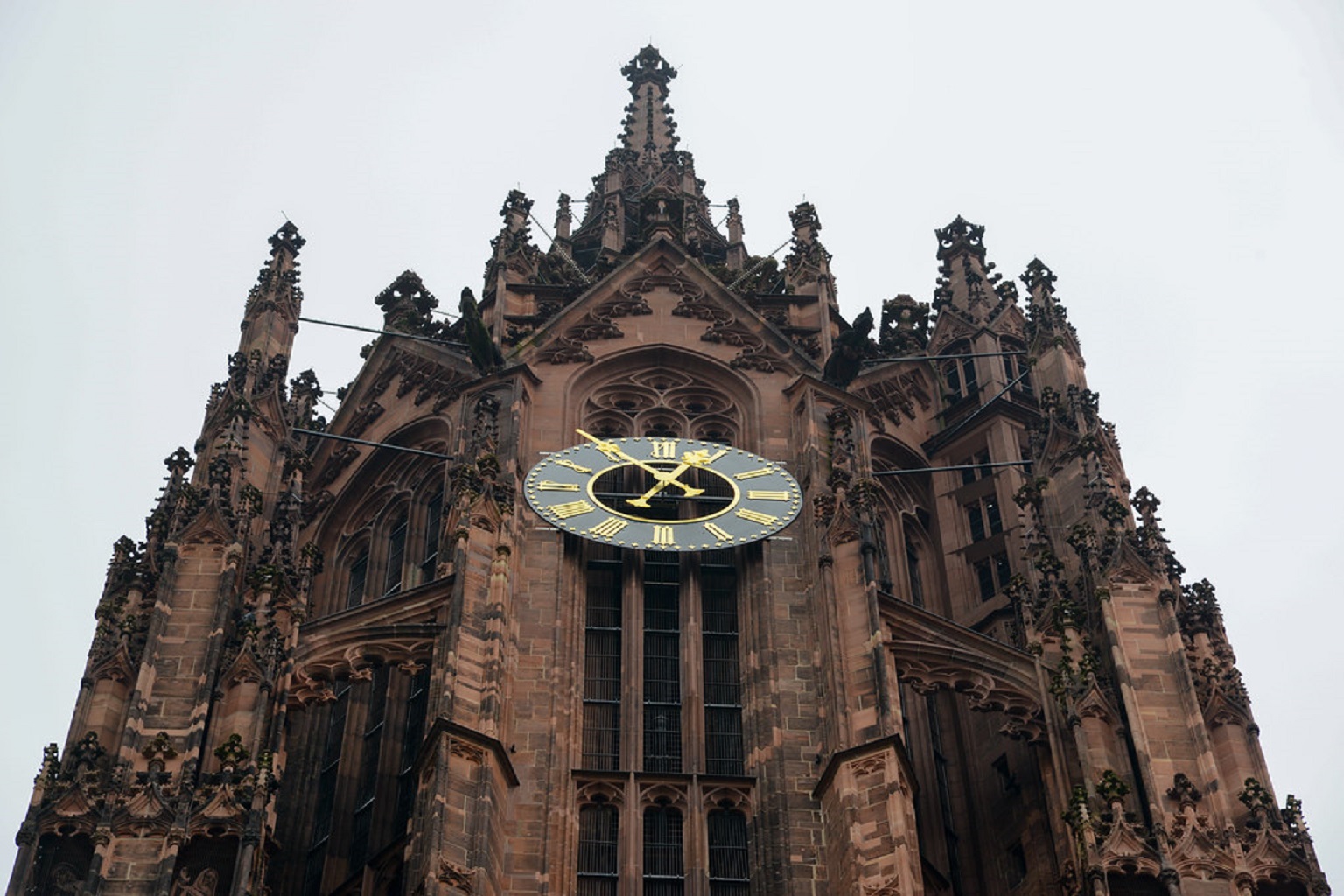 Frankfurt: Old Town Wonders Exploration Game and Tour