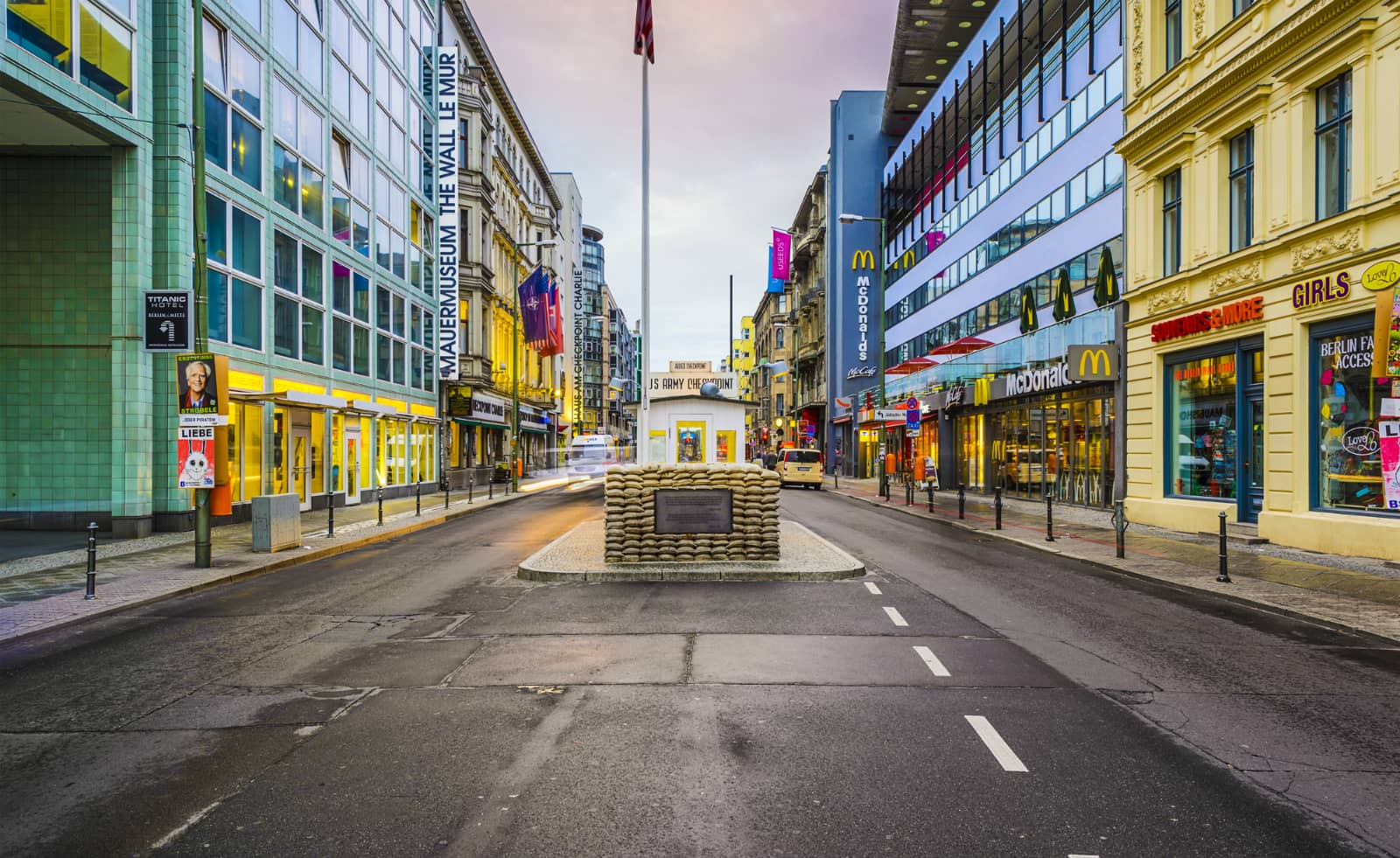 Berlin: Berlin Wall's Greatest Escapes Exploration Game Tour