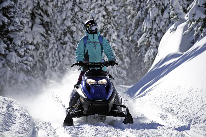 Grand Touring Snowmobile: 6 Hour Rental  (2 seater) 
