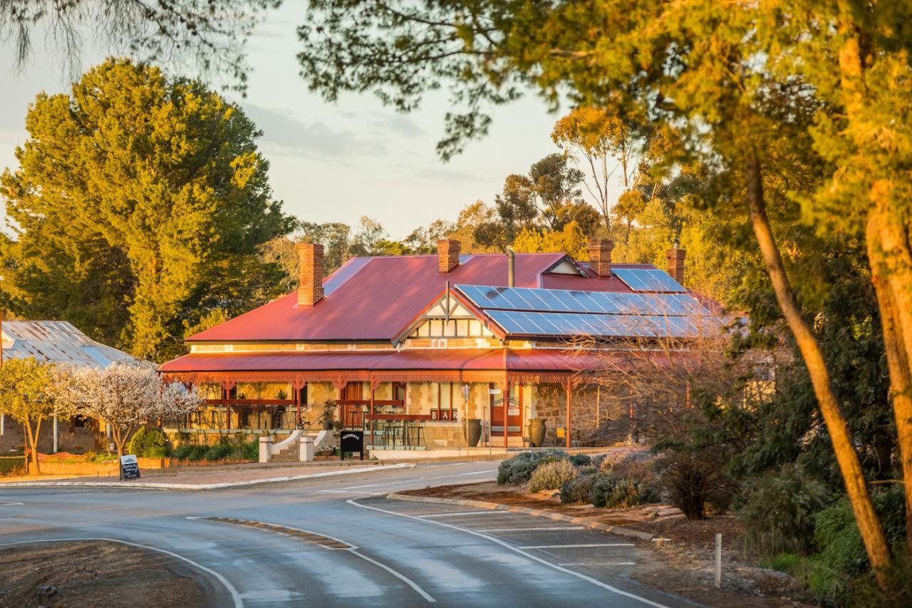 Watervale Hotel Dining with Crabtree Wine — Clare Valley - Photo 4