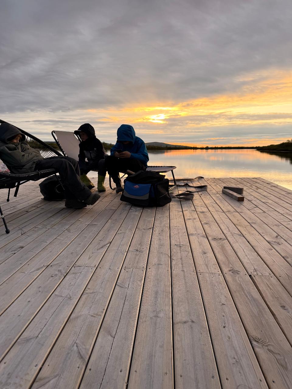 PONTOON DECK BOAT FISHING