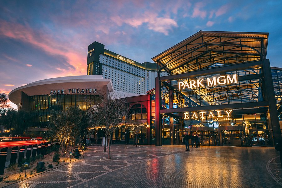 8pm Self-Guided Finger Licking Foodie Tour - Park MGM