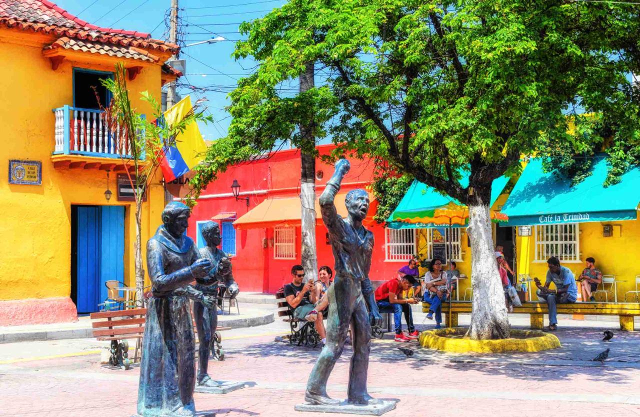 Getsemaní and Bazurto Fruit Tour