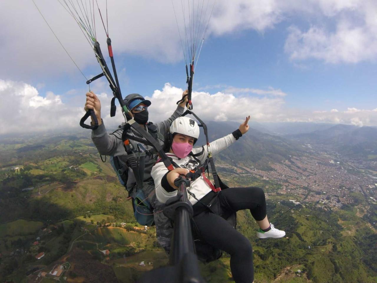 Medellin Paragliding 2.5 hour tour - 15-20min flight