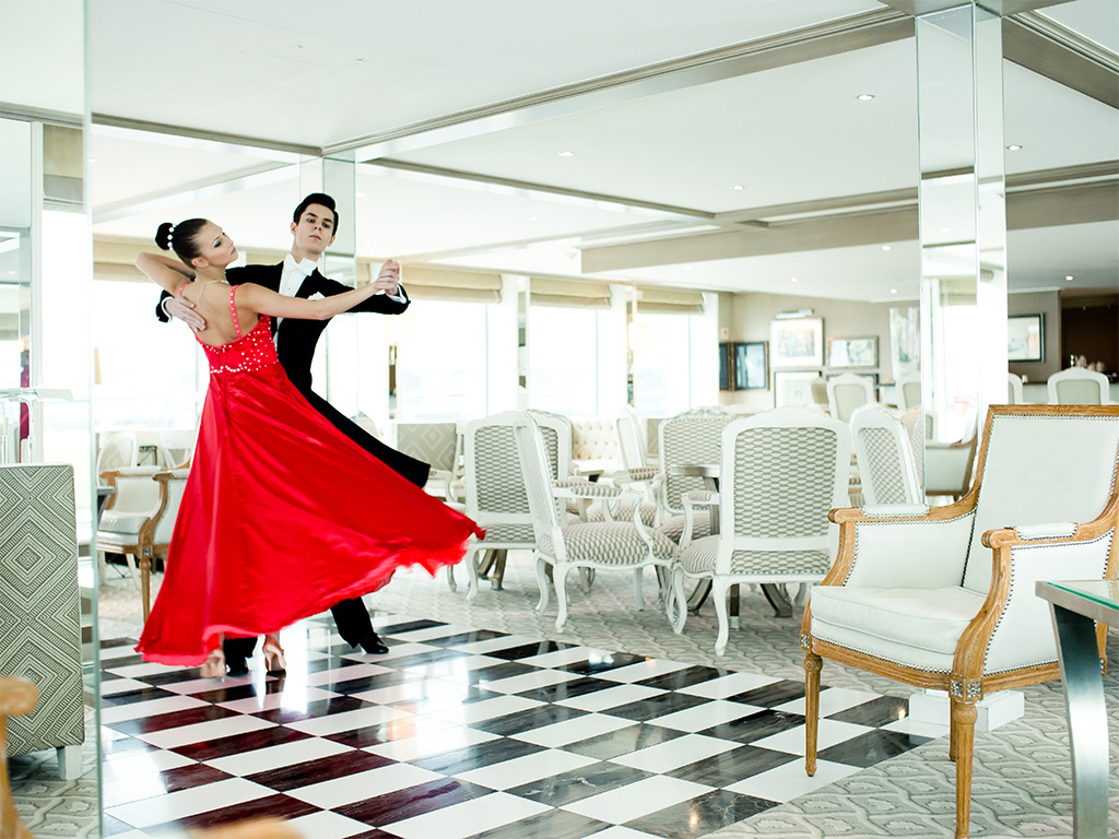 Daily Waltz Classes | for couples