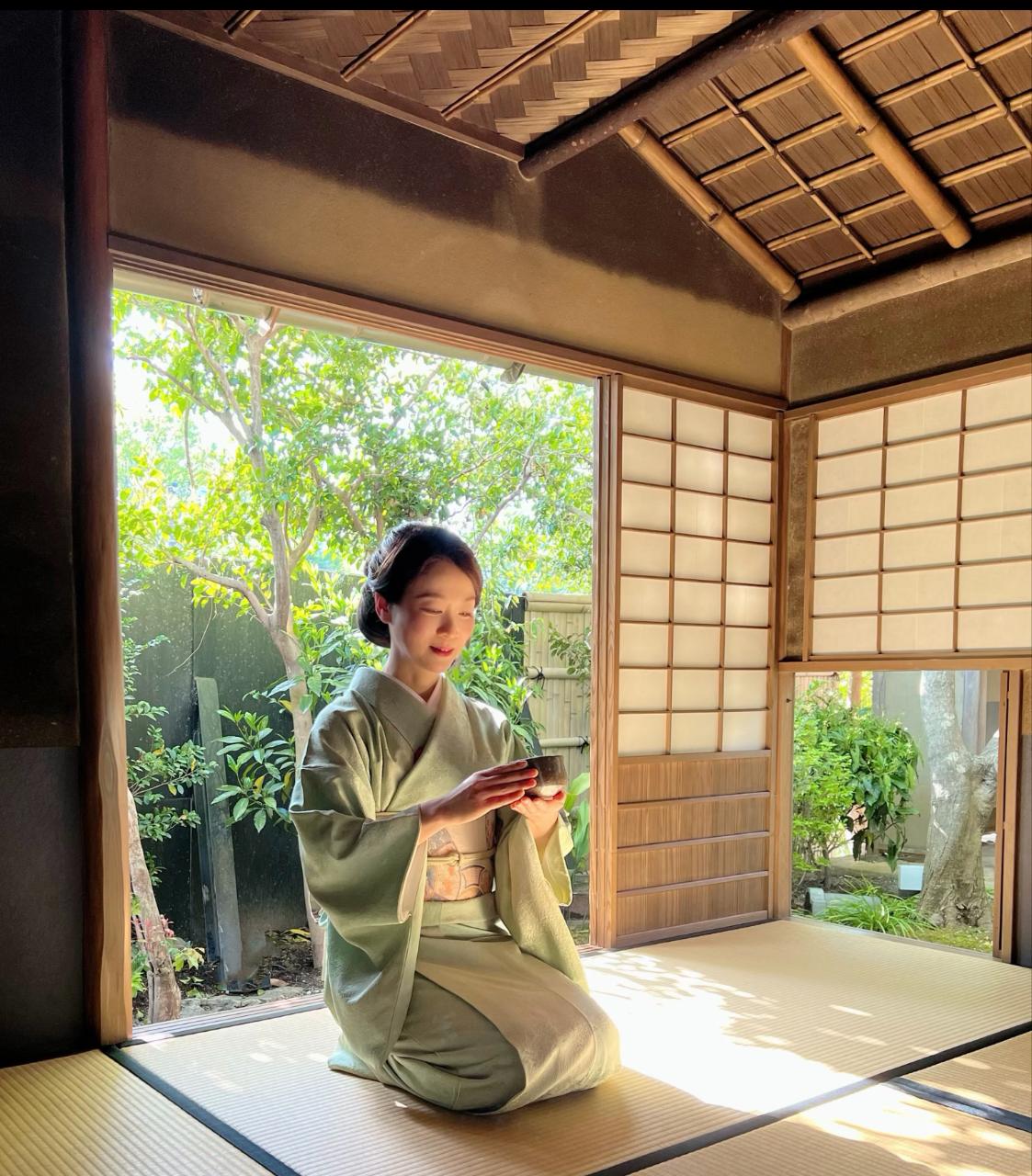 Kyoto: Tea Ceremony in a Japanese painter's Garden / 静かな京都の茶道体験