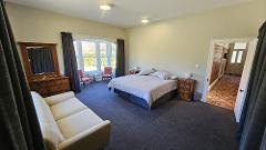 6 night stay at Huntaway Homestead