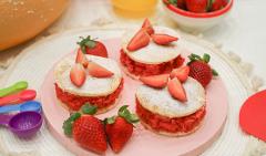 MAY BAKE FOR FUN - STRAWBERRY CAKE BLINI